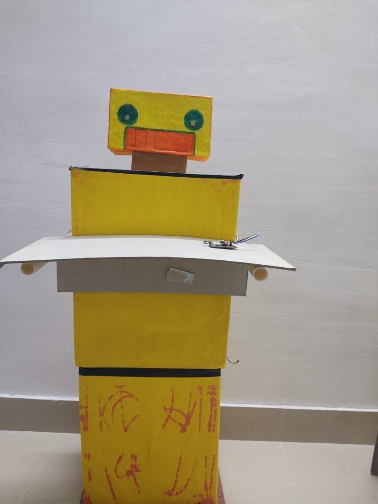 Food serving robot using Arduino | COVID 19 Social Distancing