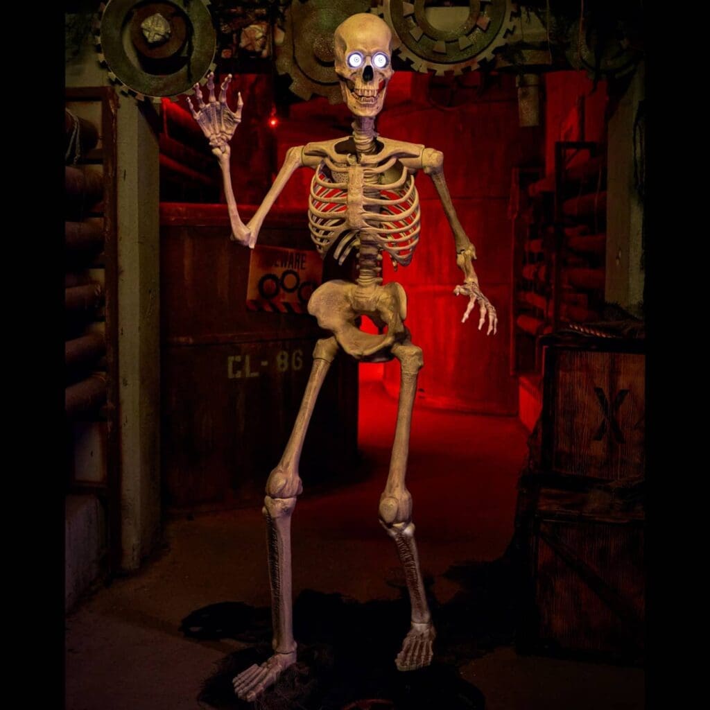 Grim Animatronic

Para las temporadas de Halloween de 2021 y 2022, Spirit Halloween venderá el personaje animatrónico Grim. Parece un esqueleto adornado con globos oculares. Su brazo derecho se levanta, su cuerpo gira, su cabeza se inclina y sus ojos se mueven mientras se iluminan cuando se activa. Su boca se mueve según las palabras.